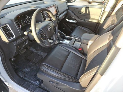 Used 2024 Nissan Frontier SL w/ Technology Package image 17