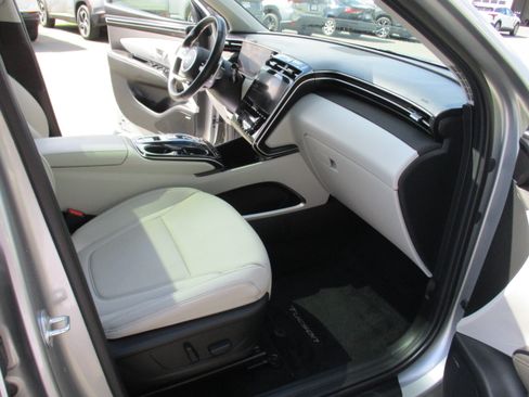 Used 2023 Hyundai Tucson Limited AWD/4WD image 16