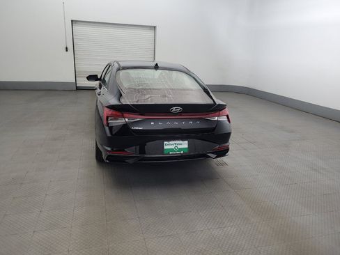 Used 2022 Hyundai Elantra Limited w/ Cargo Package FWD image 6