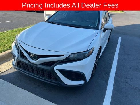 Used 2023 Toyota Camry SE FWD image 2