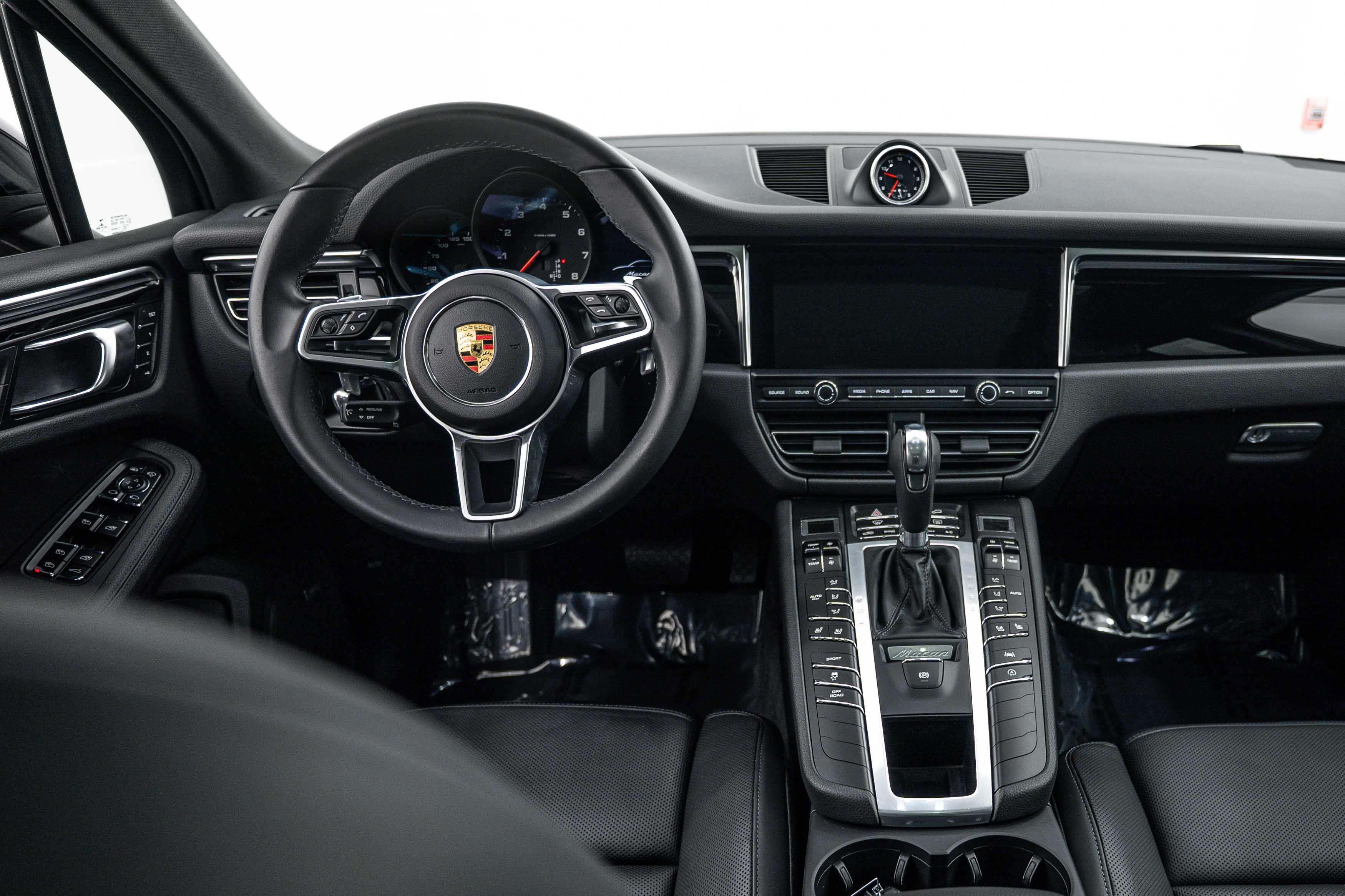 Certified 2021 Porsche Macan AWD/4WD image 24