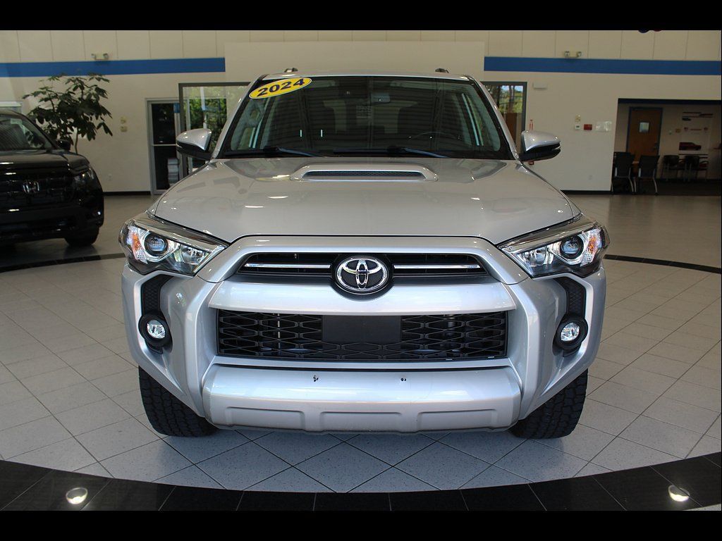 Used 2024 Toyota 4Runner TRD Off-Road Premium AWD/4WD image 2