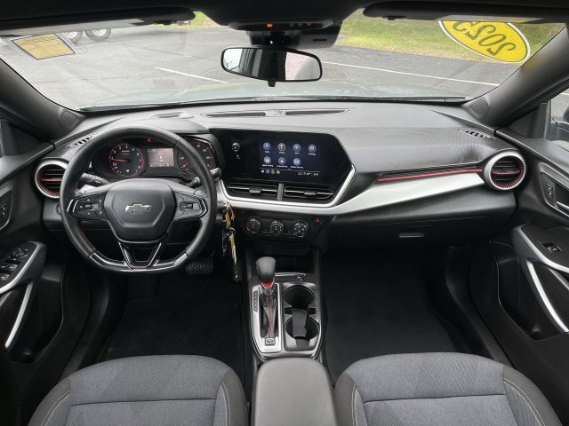 Used 2025 Chevrolet Trax RS w/ Driver Confidence Package FWD image 19