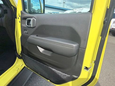 Used 2023 Jeep Wrangler Unlimited Sahara w/ Cold Weather Group AWD/4WD image 8