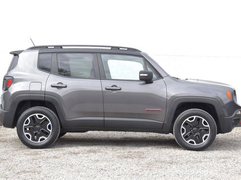 Used 2016 Jeep Renegade Trailhawk w/ Premium Trailhawk Package image 6