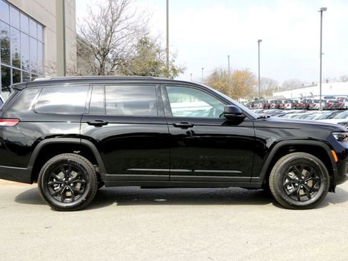 New 2025 Jeep Grand Cherokee L Laredo image 4