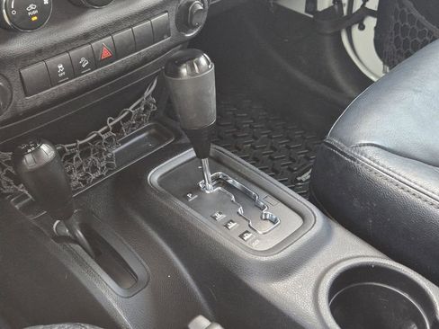 Used 2013 Jeep Wrangler Sport AWD/4WD image 9