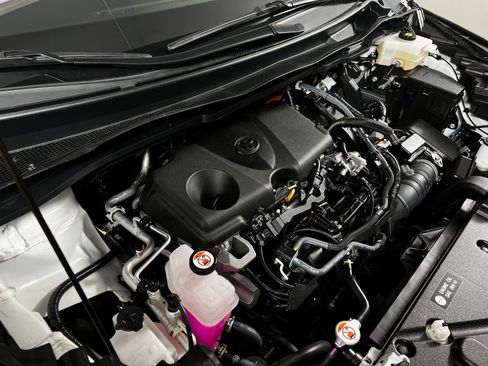 Certified 2024 Toyota Sienna XLE image 10