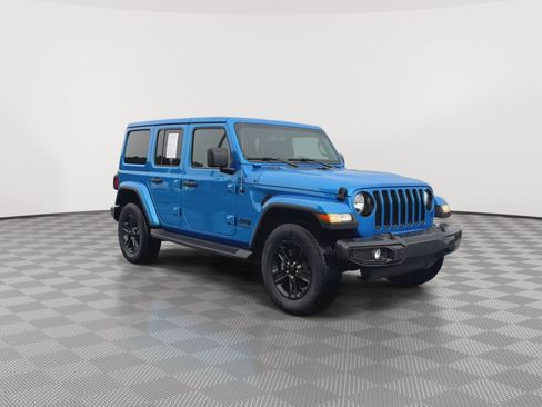 Used 2022 Jeep Wrangler Unlimited Sahara AWD/4WD image 3
