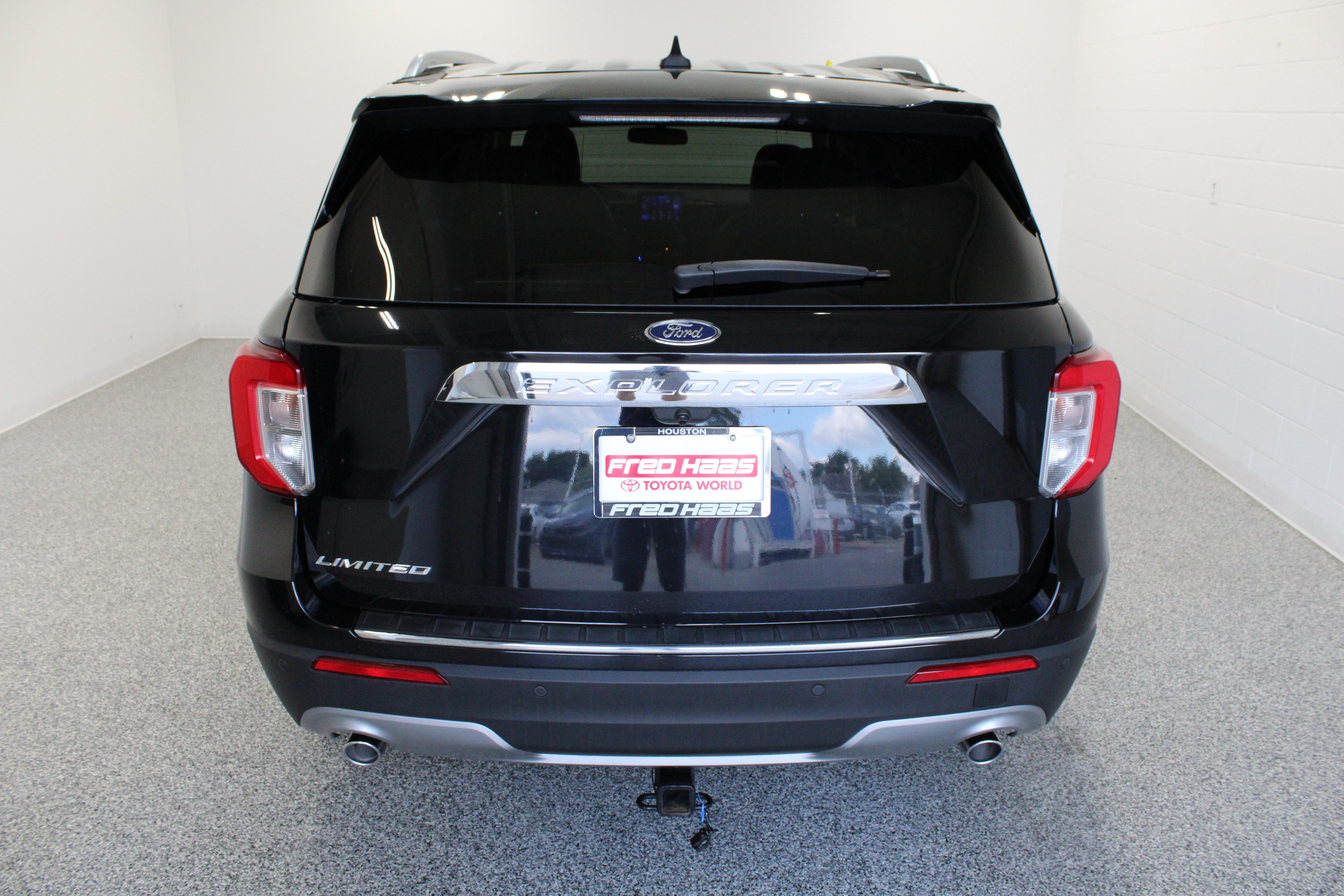 Used 2021 Ford Explorer Limited w/ Equipment Group 301A RWD image 8