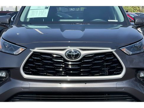Used 2024 Toyota Highlander XLE FWD image 47