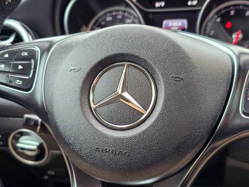 Used 2019 Mercedes-Benz GLA 250 4MATIC image 33