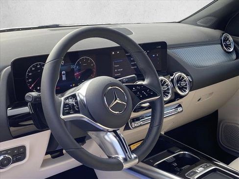 Certified 2025 Mercedes-Benz GLA 250 image 3