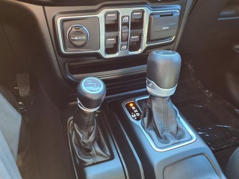 Used 2021 Jeep Wrangler Unlimited Sport AWD/4WD image 11