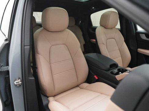 Certified 2026 Porsche Cayenne Coupe image 28