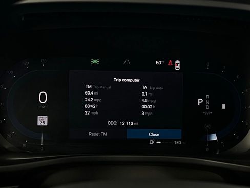 Used 2025 Volvo XC40 B5 Plus image 16