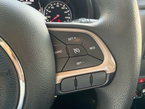 Used 2016 Jeep Renegade Sport w/ Power & Air Group image 28