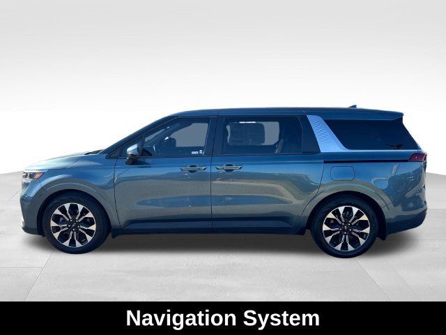 Used 2024 Kia Carnival EX FWD image 2