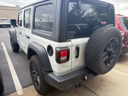 Used 2024 Jeep Wrangler Sport S image 9