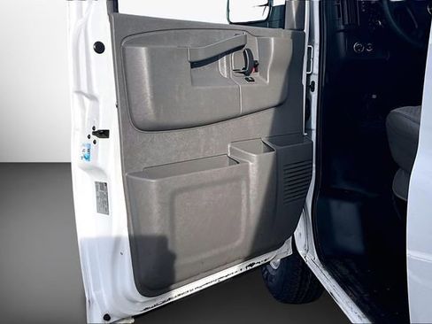 Used 2019 GMC Savana 2500 image 16