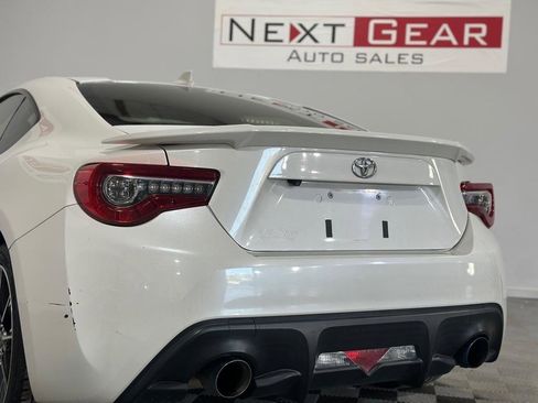 Used 2017 Toyota 86 RWD image 8