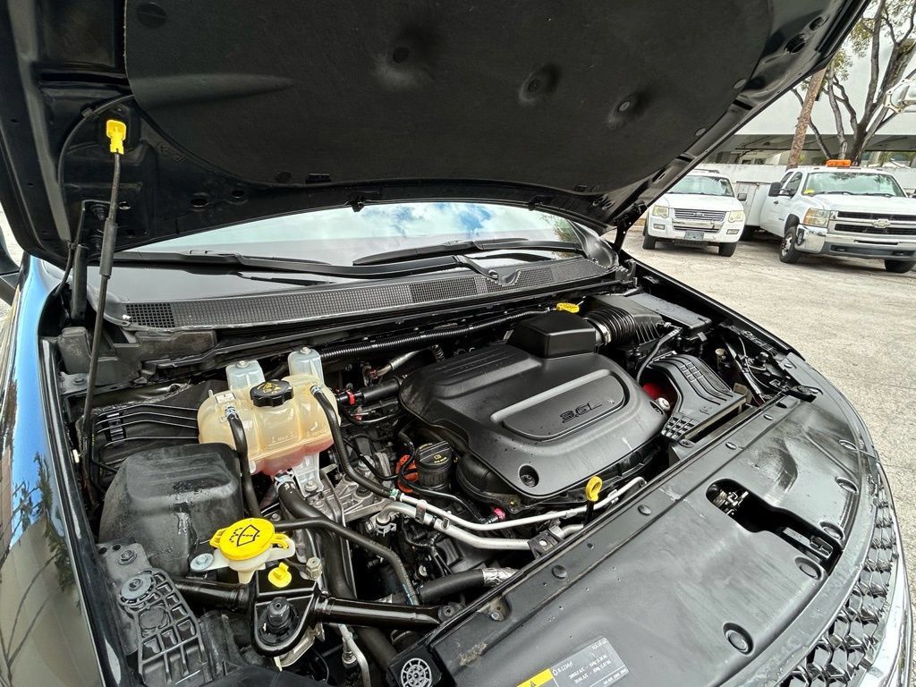 Used 2023 Chrysler Pacifica Touring-L FWD image 27