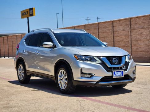Used 2017 Nissan Rogue SV FWD image 3