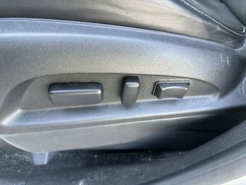 Used 2016 Chevrolet Equinox LTZ w/ Enhanced Convenience Package FWD image 16
