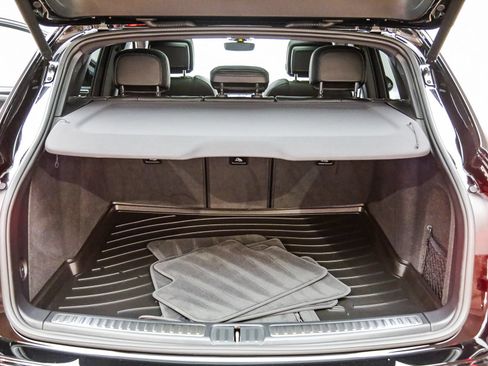 Certified 2025 Porsche Macan AWD/4WD image 31