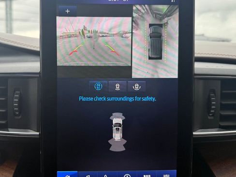 Used 2021 Ford Explorer King Ranch w/ Premium Technology Package image 33