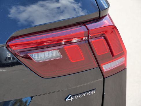 Certified 2022 Volkswagen Tiguan SE image 17