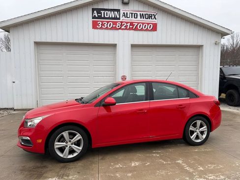 Used 2015 Chevrolet Cruze LT image 2