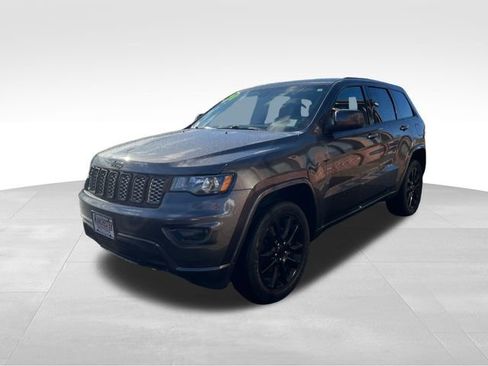 Used 2020 Jeep Grand Cherokee Altitude image 3
