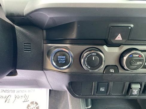 Used 2022 Toyota Tacoma TRD Sport AWD/4WD image 16