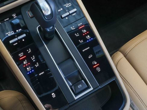 Certified 2026 Porsche Macan AWD/4WD image 56