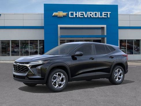 New 2026 Chevrolet Trax LS w/ LS Convenience Package FWD image 2