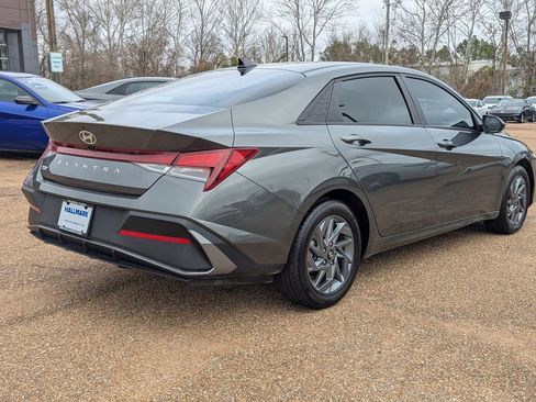Used 2024 Hyundai Elantra SEL image 4