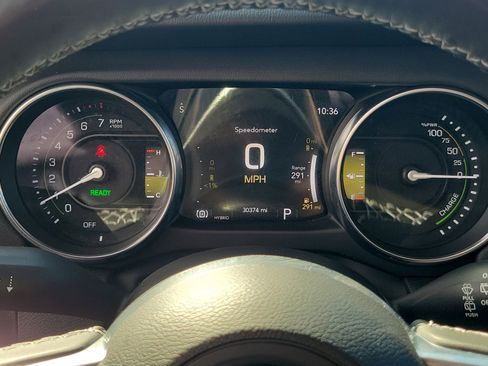 Used 2022 Jeep Wrangler Unlimited Sahara w/ Cold Weather Group image 29