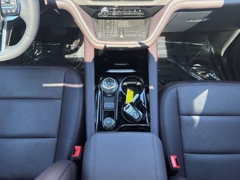 Used 2025 Ford Explorer Platinum image 5