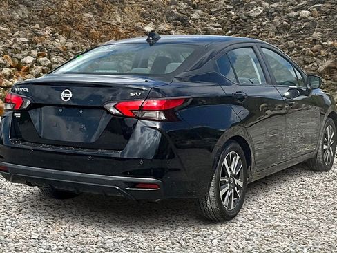 Used 2021 Nissan Versa SV image 2