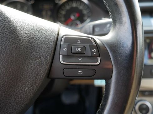 Used 2013 Volkswagen CC Lux image 26