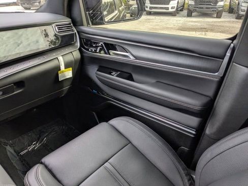 New 2026 Jeep Grand Wagoneer Summit AWD/4WD image 19