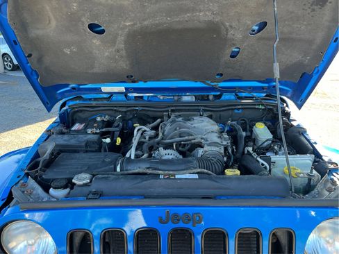 Used 2014 Jeep Wrangler Unlimited Sahara image 11