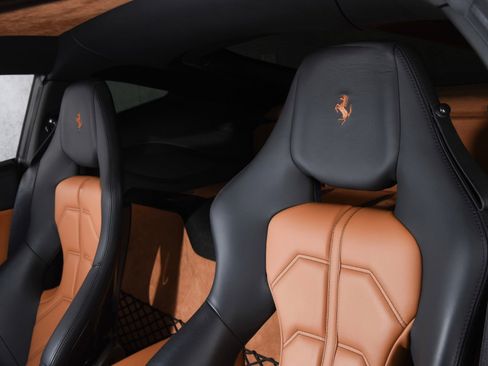 Used 2014 Ferrari F12 Berlinetta RWD image 19