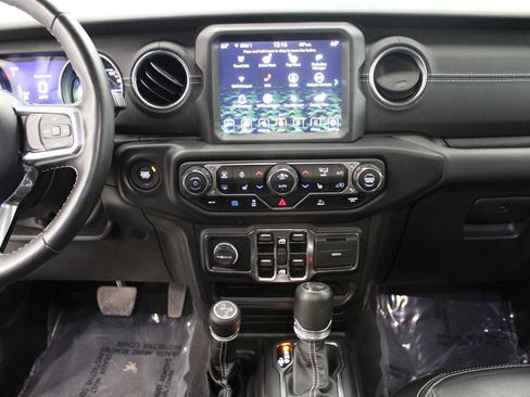 Used 2022 Jeep Wrangler Unlimited Sahara w/ Cold Weather Group AWD/4WD image 24