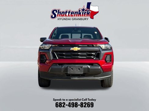 Used 2025 Chevrolet Colorado LT RWD image 2