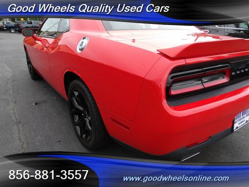 Used 2018 Dodge Challenger SXT Plus RWD image 9