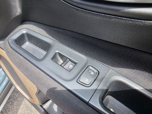 Used 2017 Jeep Renegade Latitude FWD image 27