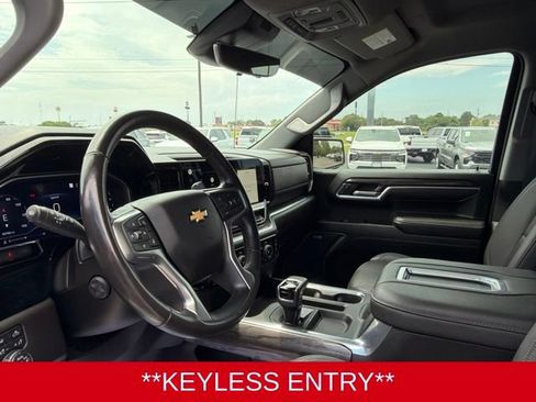 Used 2022 Chevrolet Silverado 1500 LTZ AWD/4WD image 12