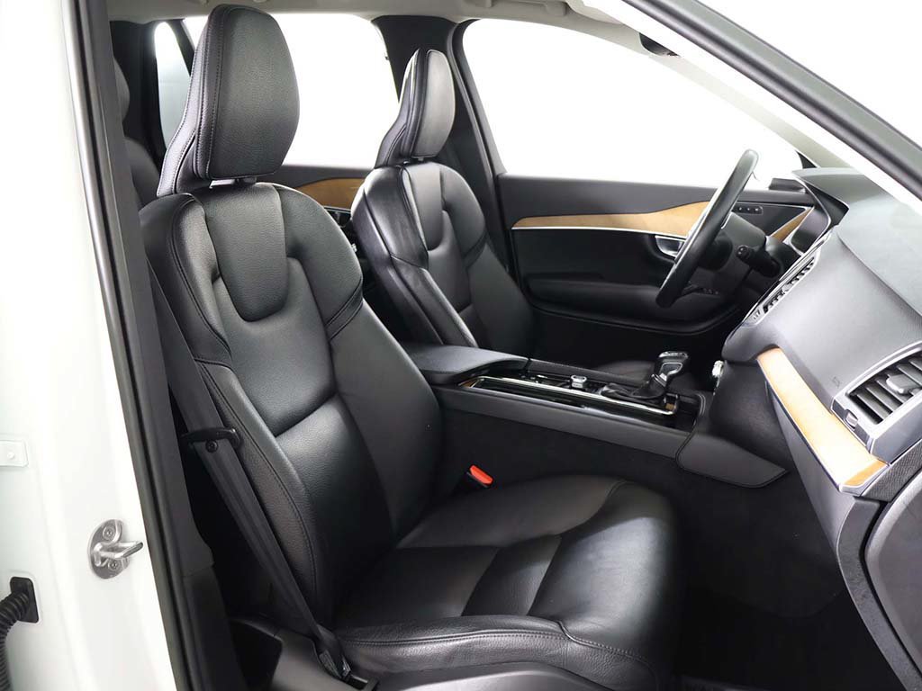 Used 2022 Volvo XC90 T6 Momentum w/ Climate Package AWD/4WD image 36